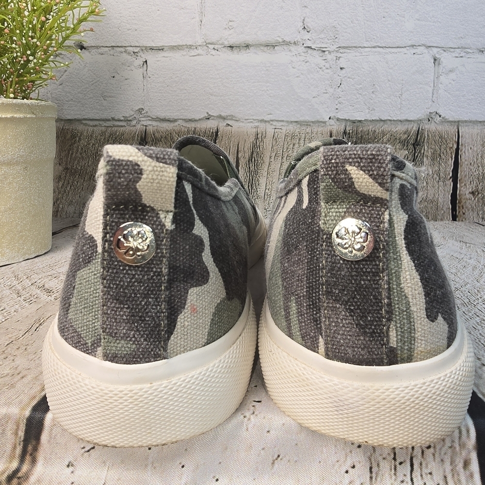 TOMMY BAHAMA CAMOUFLAGE SLIP ON SNEAKERS WOMENS SIZE 10 EUC - Picture 4 of 7